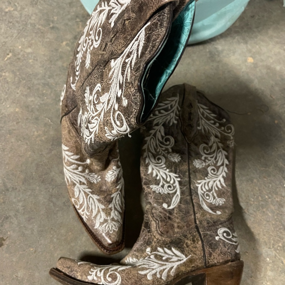 Corral Floral Patterned Boots in Mint Green